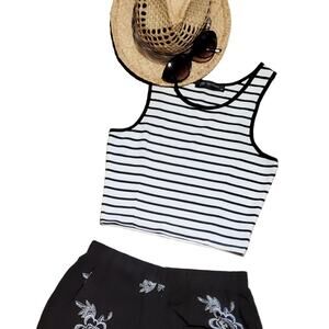 Woman's  Black and white striped tank top crop top size MED